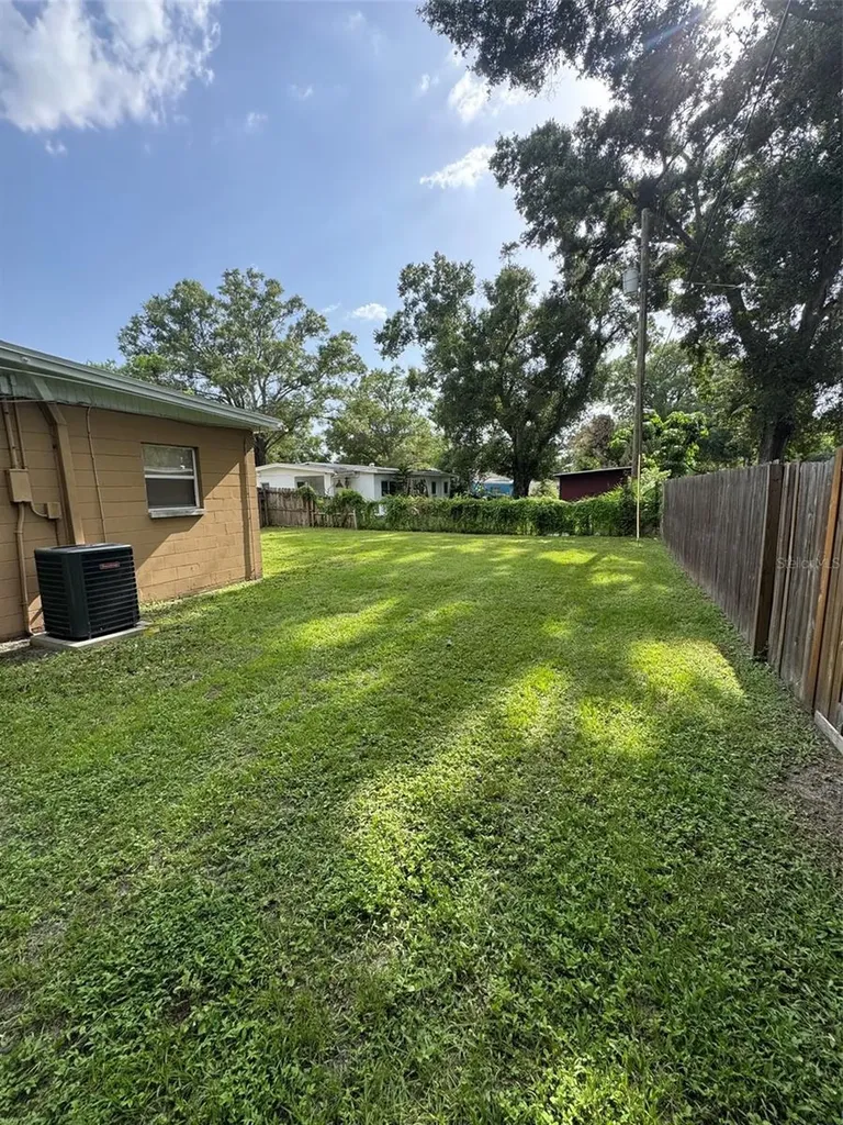 2016 E Crenshaw Street Tampa FL 33610