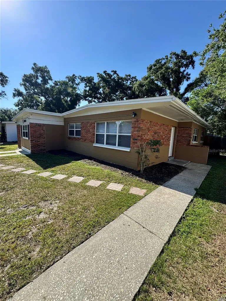 2016 E Crenshaw Street Tampa FL 33610