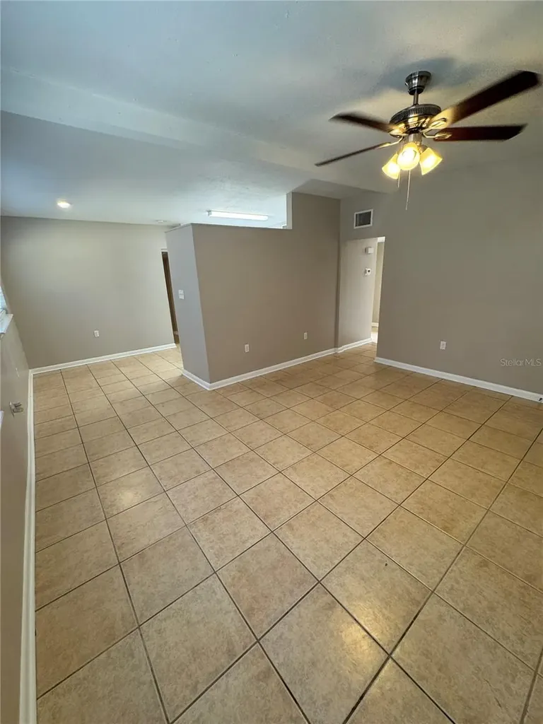 2016 E Crenshaw Street Tampa FL 33610