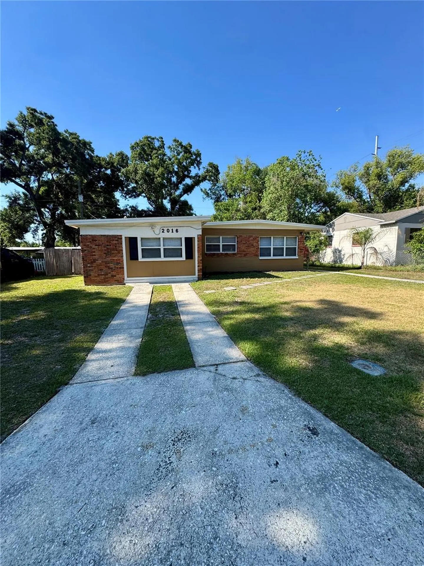 2016 E Crenshaw Street Tampa FL 33610