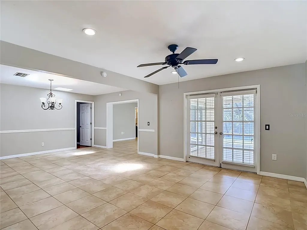 811 Ambassador Loop Tampa FL 33613