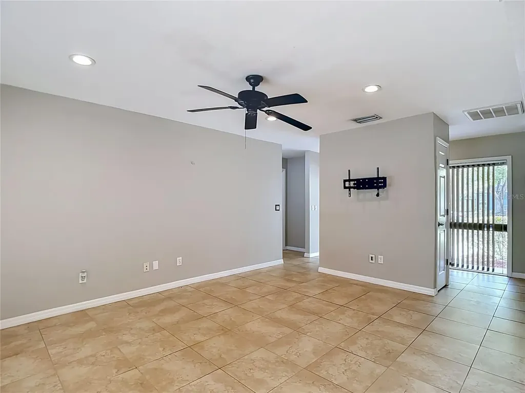 811 Ambassador Loop Tampa FL 33613