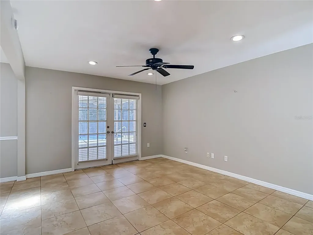 811 Ambassador Loop Tampa FL 33613