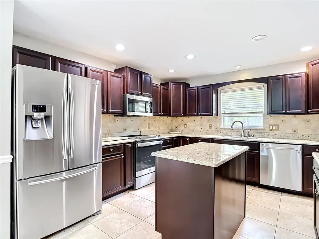 811 Ambassador Loop Tampa FL 33613