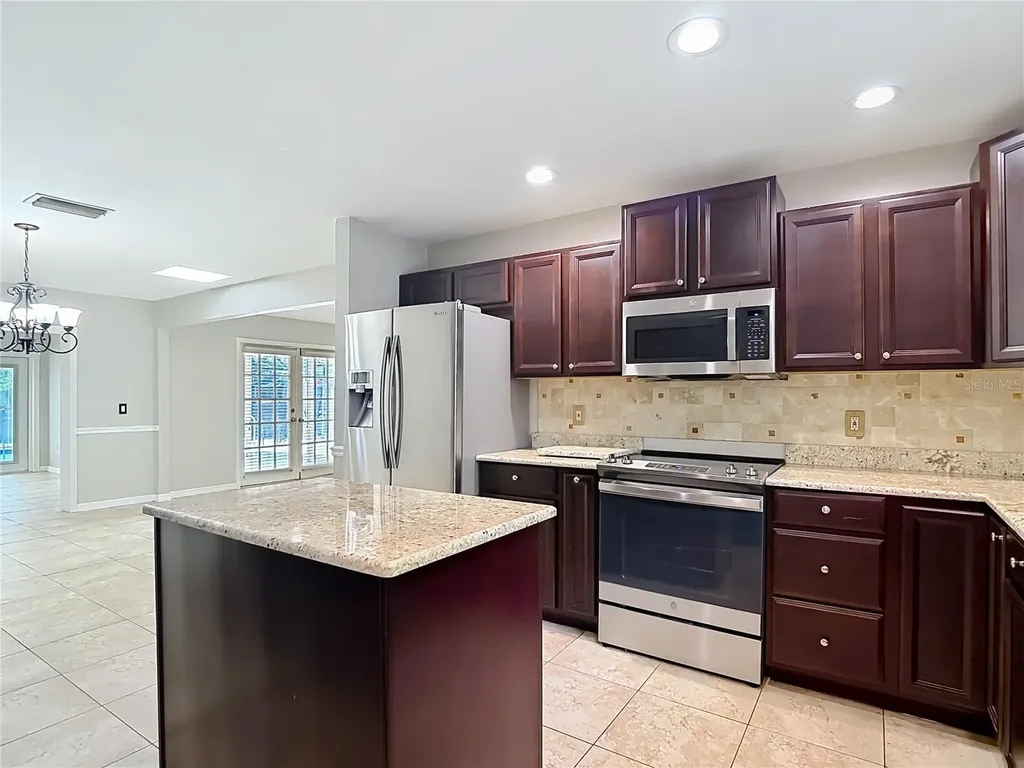 811 Ambassador Loop Tampa FL 33613