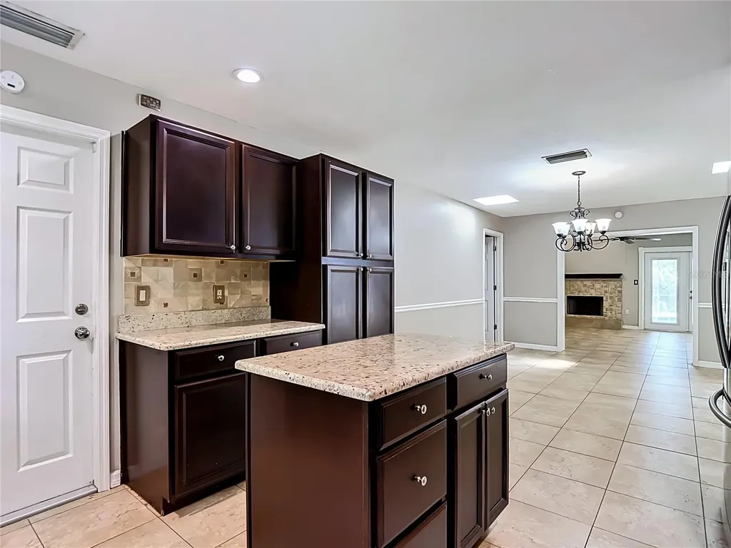 811 Ambassador Loop Tampa FL 33613