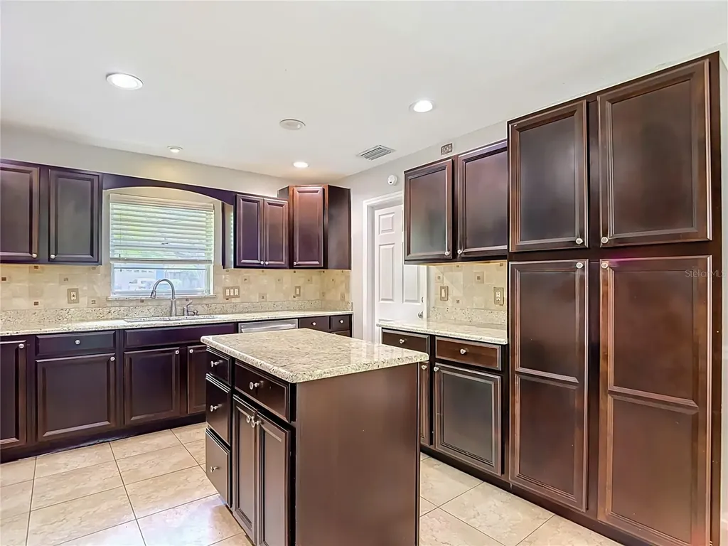 811 Ambassador Loop Tampa FL 33613
