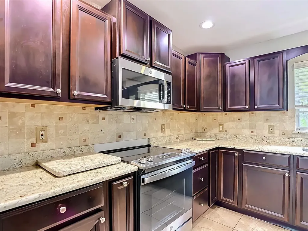811 Ambassador Loop Tampa FL 33613