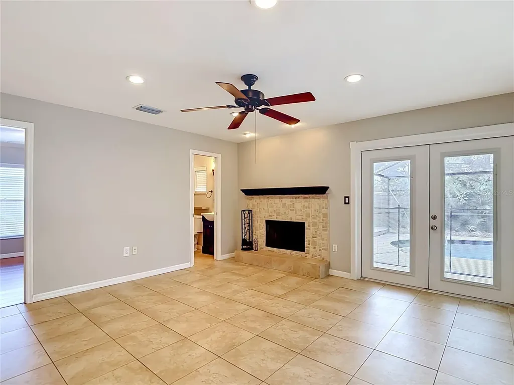 811 Ambassador Loop Tampa FL 33613