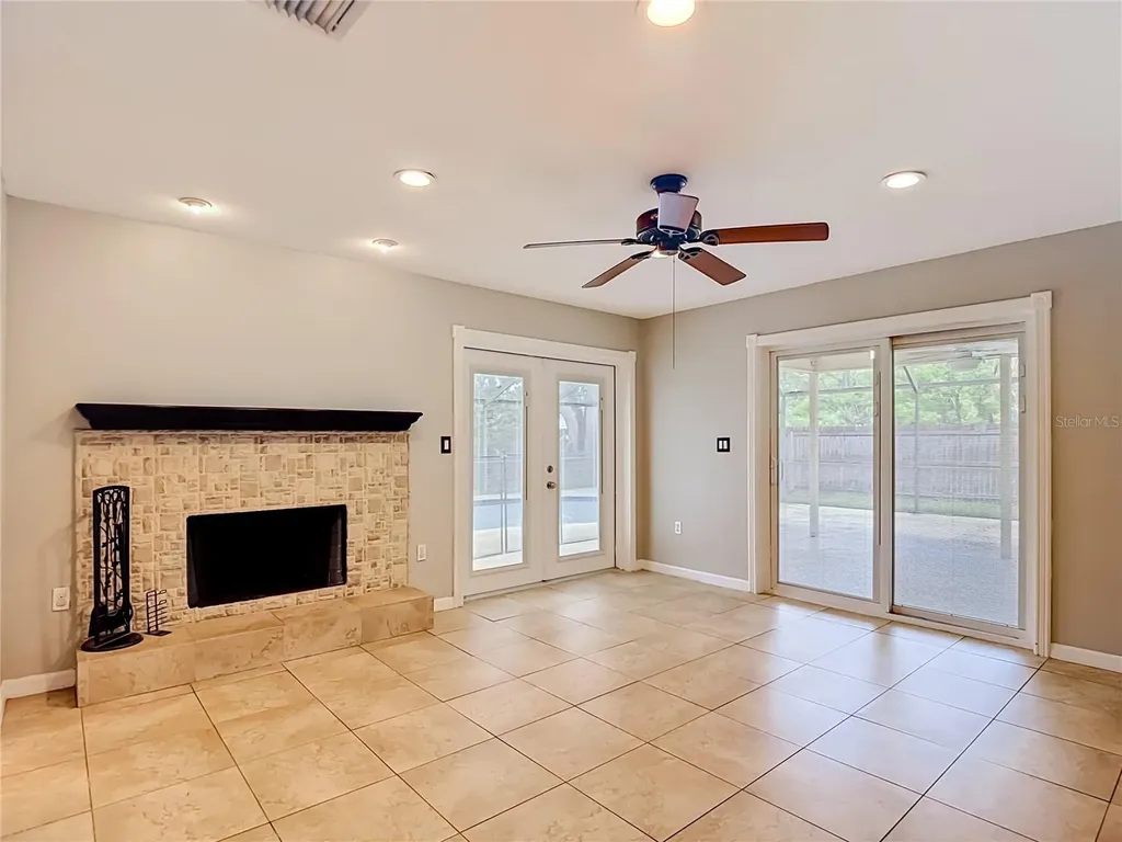 811 Ambassador Loop Tampa FL 33613