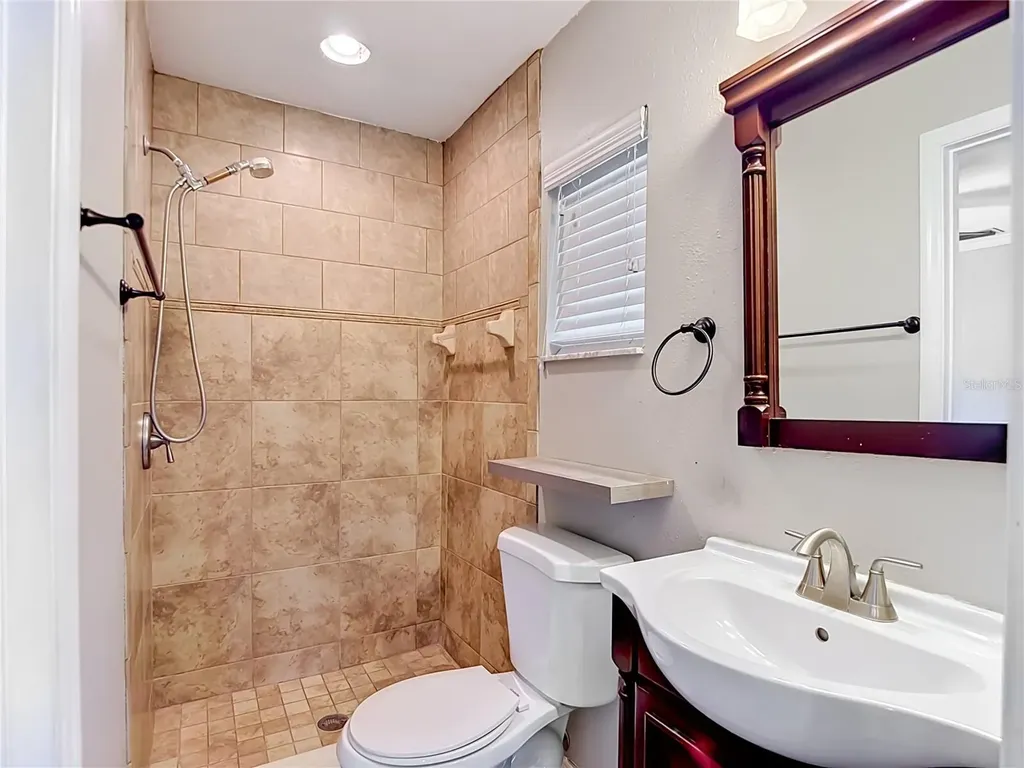 811 Ambassador Loop Tampa FL 33613