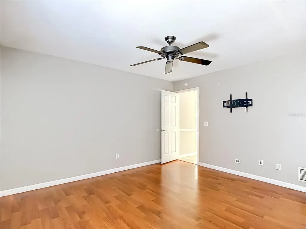 811 Ambassador Loop Tampa FL 33613