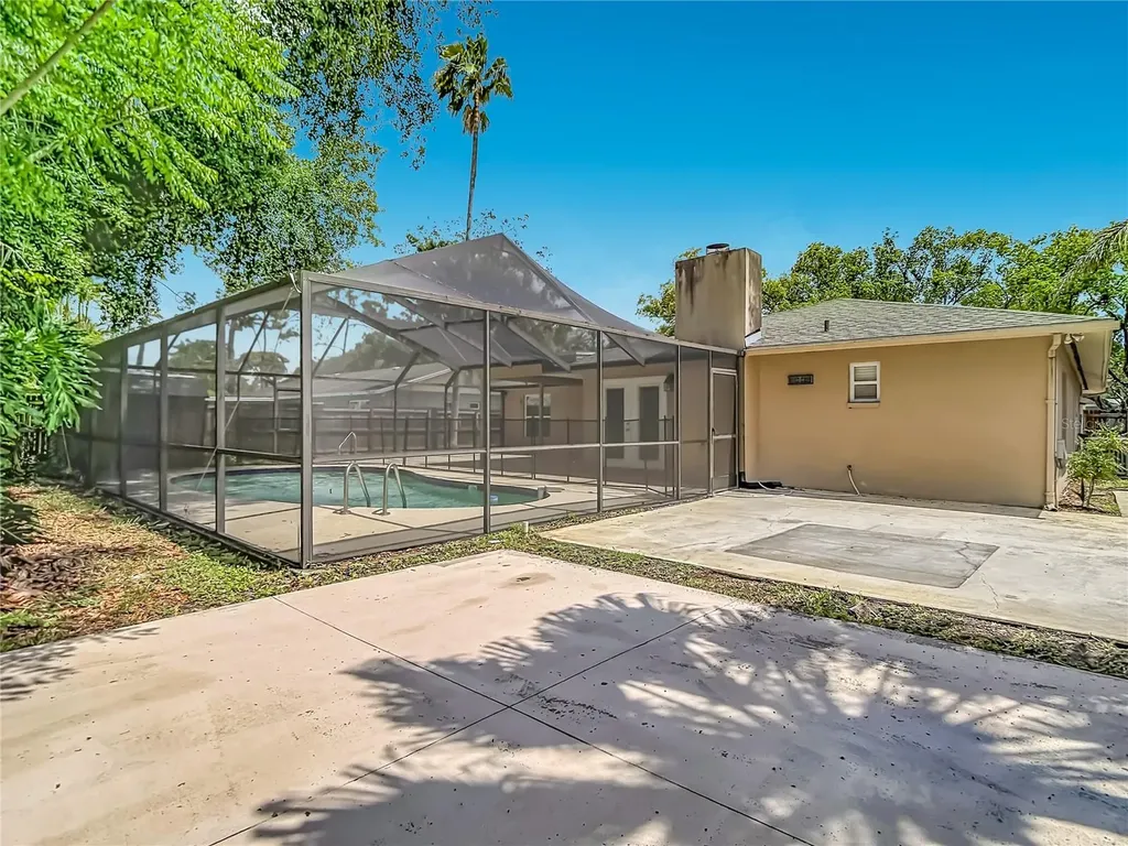 811 Ambassador Loop Tampa FL 33613