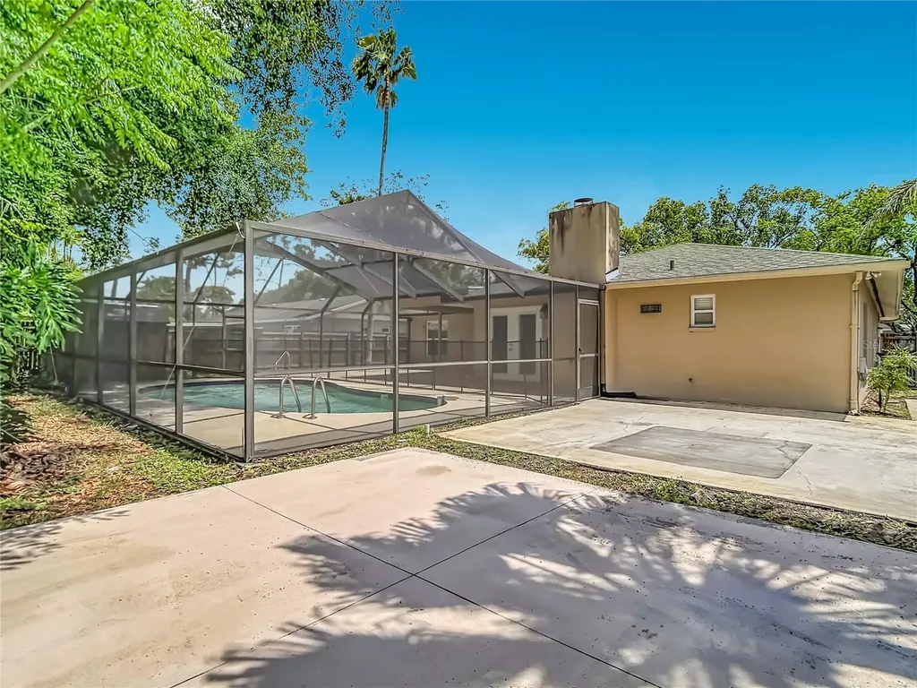 811 Ambassador Loop Tampa FL 33613