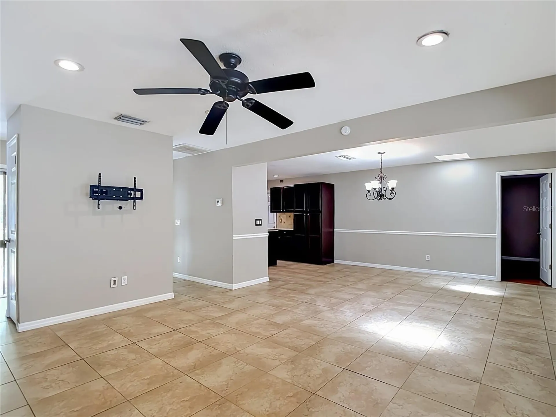 811 Ambassador Loop Tampa FL 33613