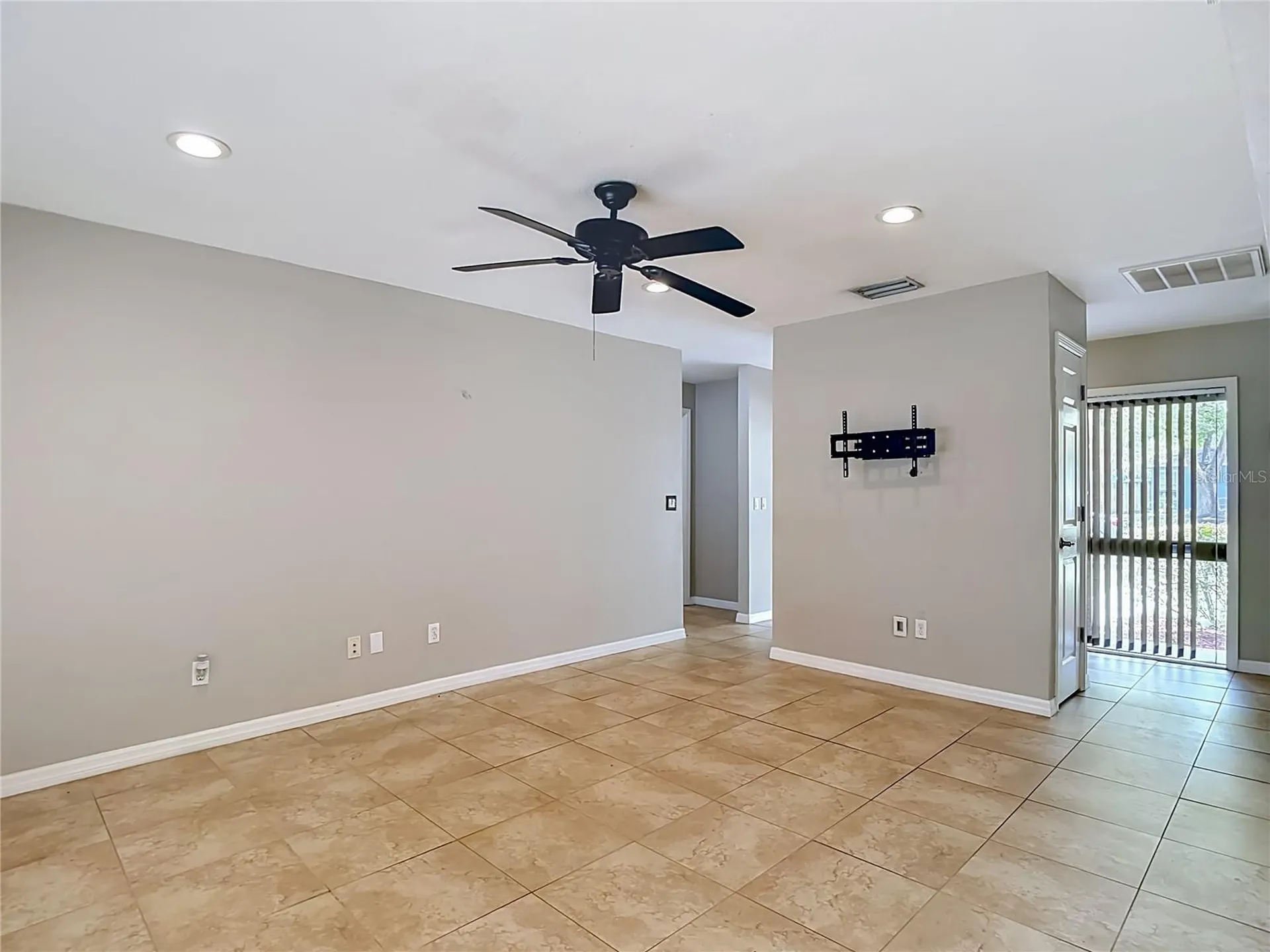 811 Ambassador Loop Tampa FL 33613