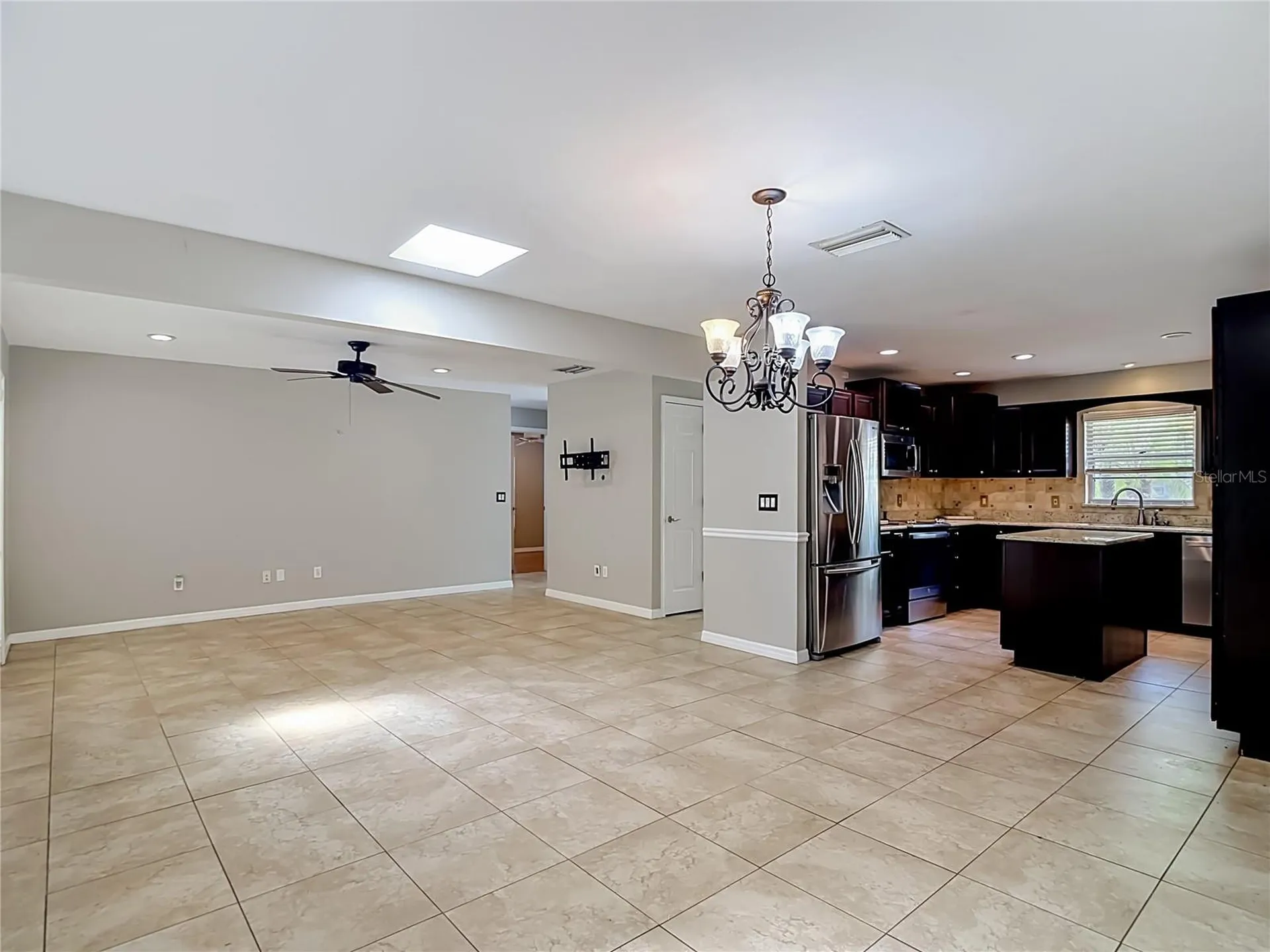 811 Ambassador Loop Tampa FL 33613