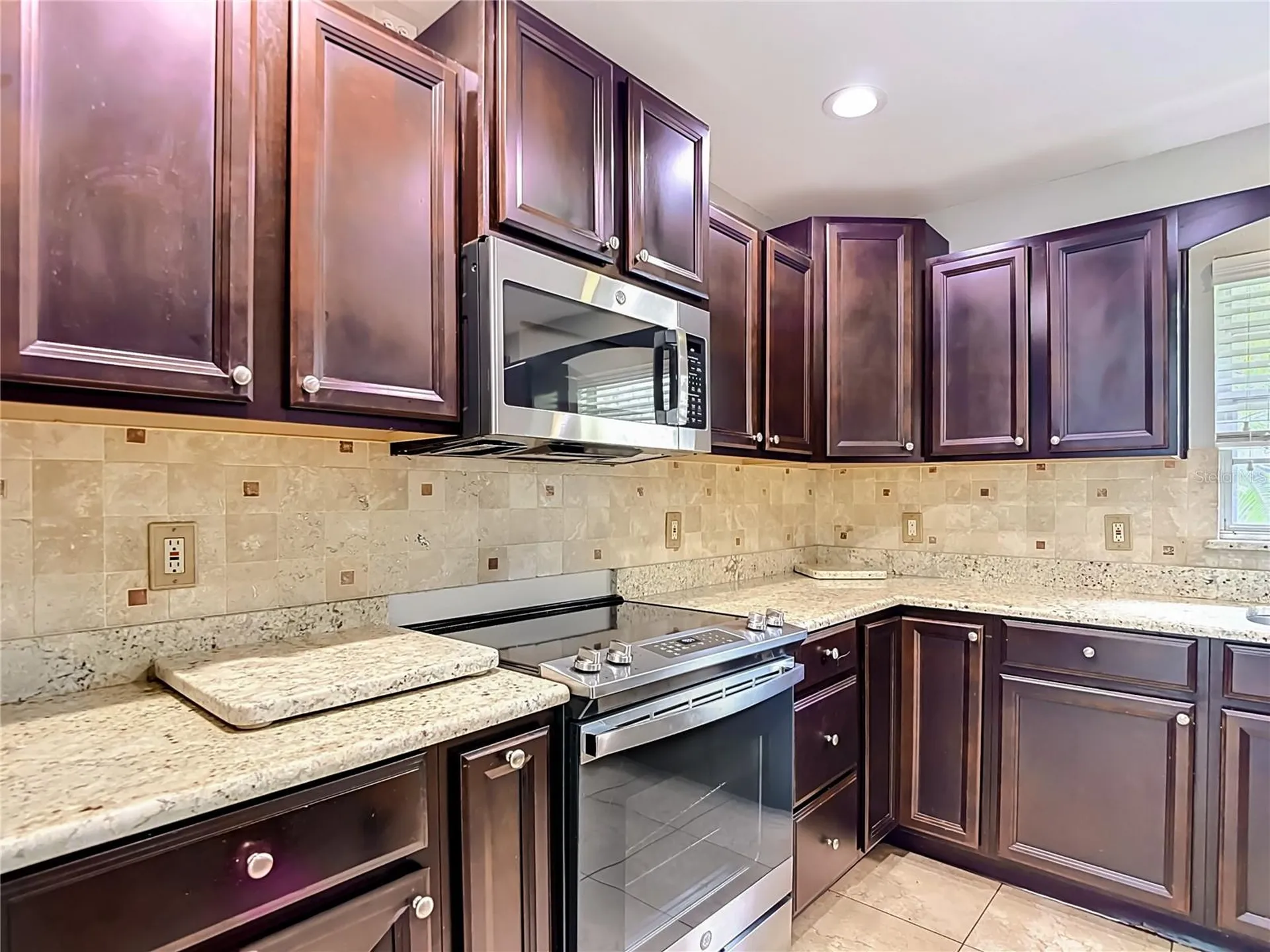 811 Ambassador Loop Tampa FL 33613