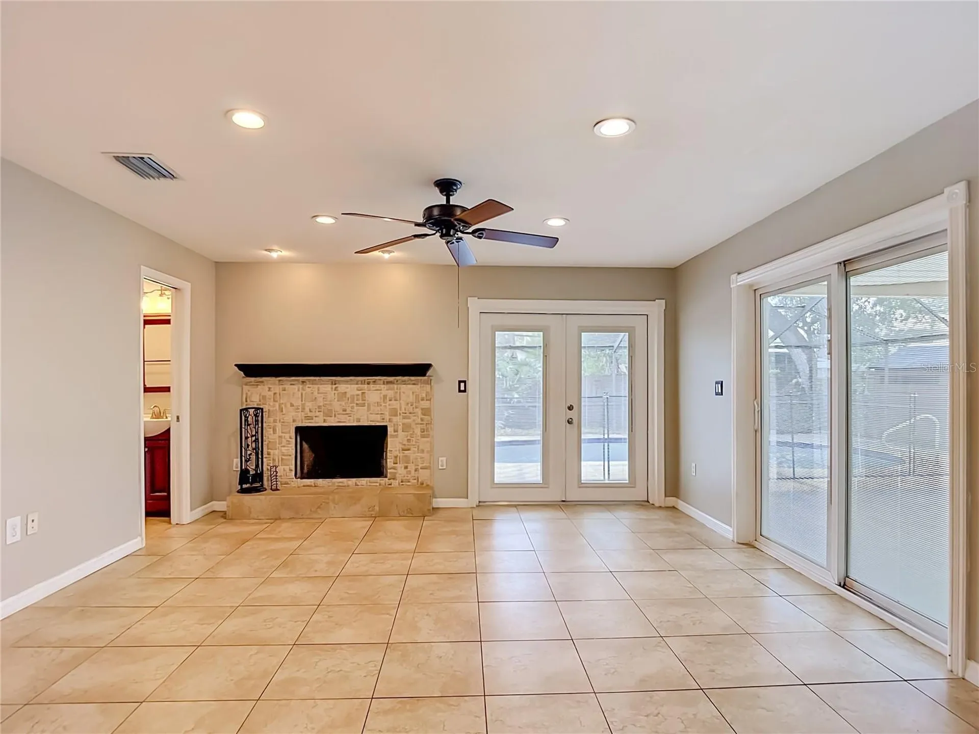 811 Ambassador Loop Tampa FL 33613