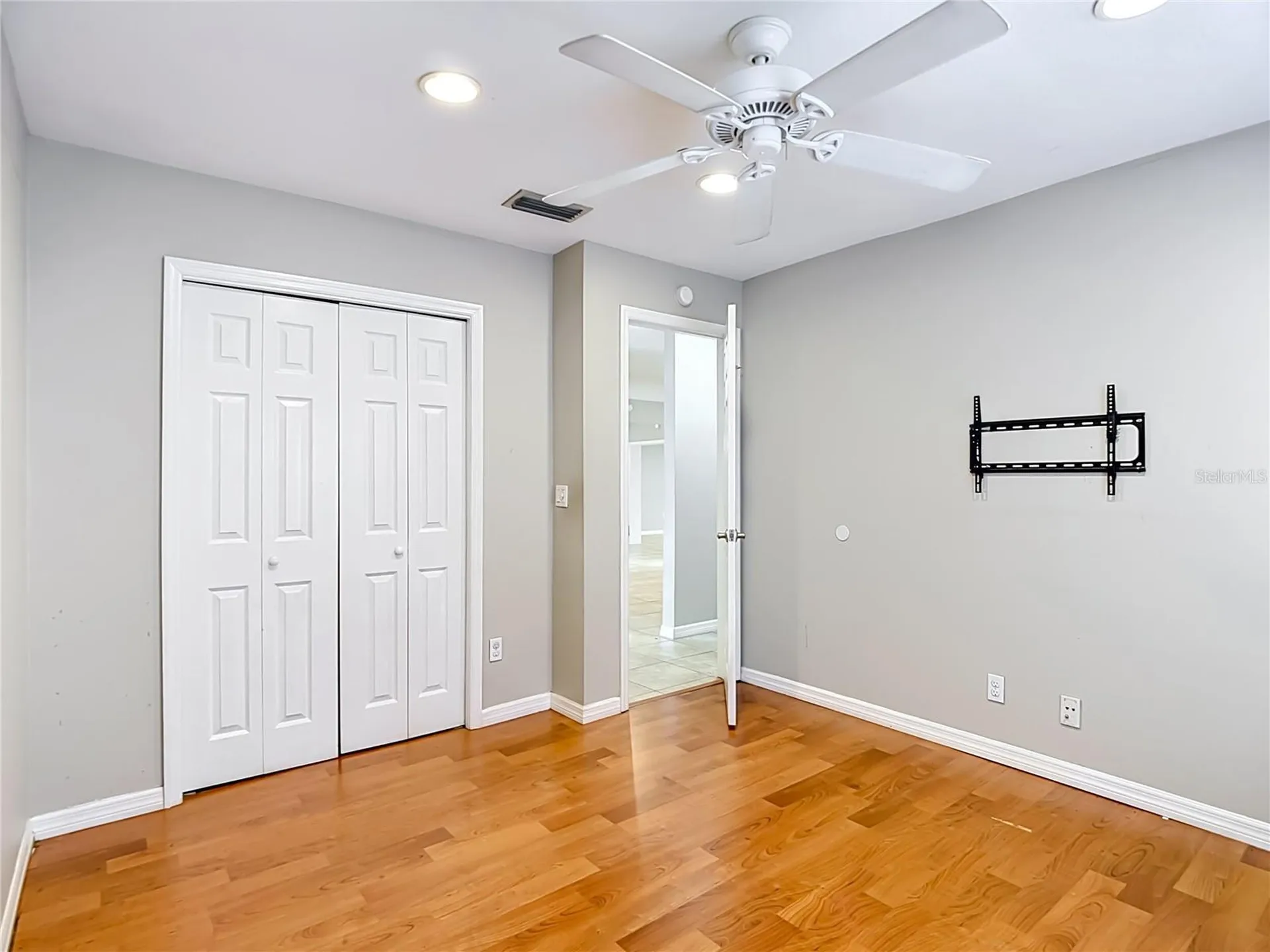 811 Ambassador Loop Tampa FL 33613