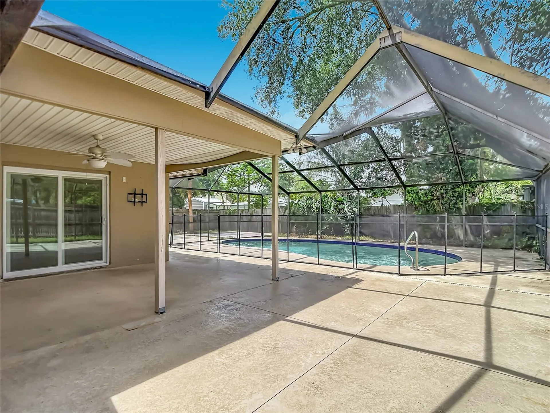 811 Ambassador Loop Tampa FL 33613