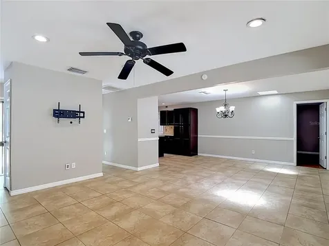 811 Ambassador Loop Tampa FL 33613
