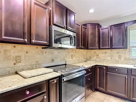 811 Ambassador Loop Tampa FL 33613