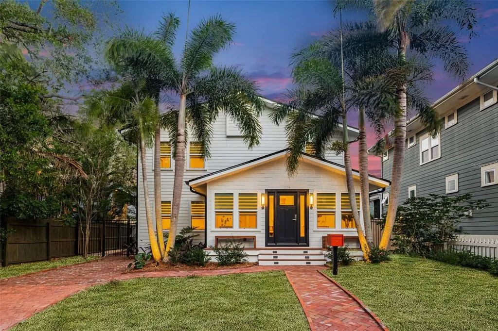 124 19th Avenue N St Petersburg FL 33704