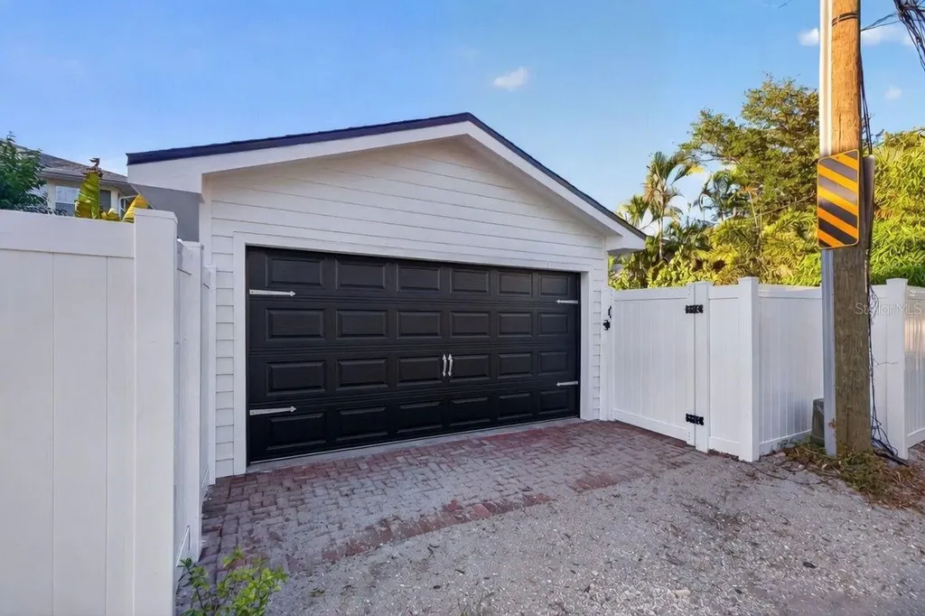 124 19th Avenue N St Petersburg FL 33704