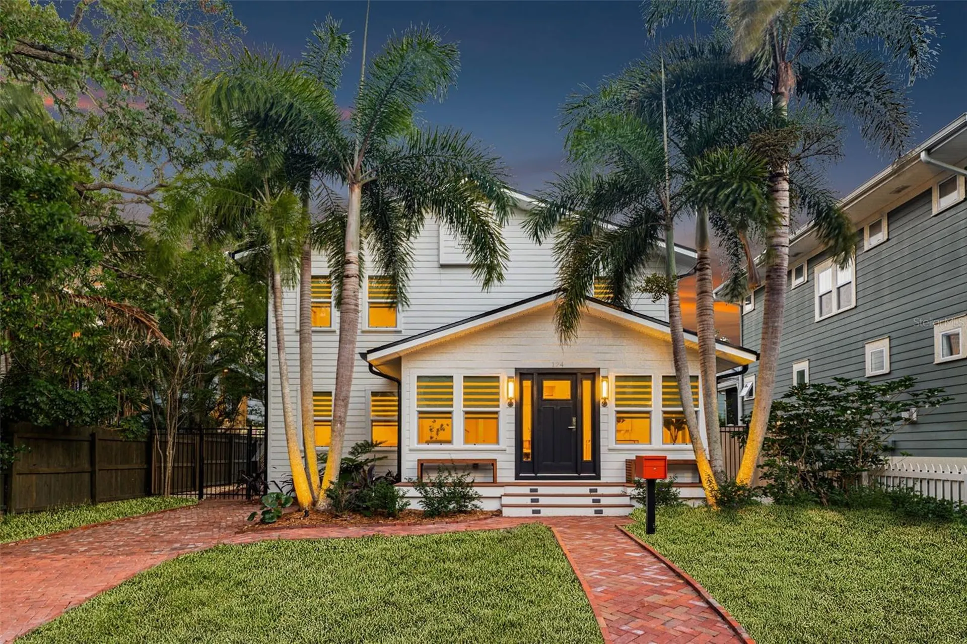 124 19th Avenue N St Petersburg FL 33704