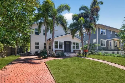 124 19th Avenue N St Petersburg FL 33704