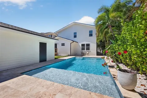 124 19th Avenue N St Petersburg FL 33704