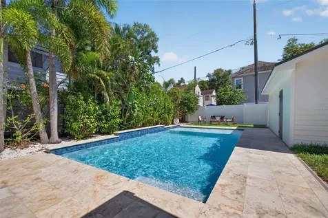 124 19th Avenue N St Petersburg FL 33704