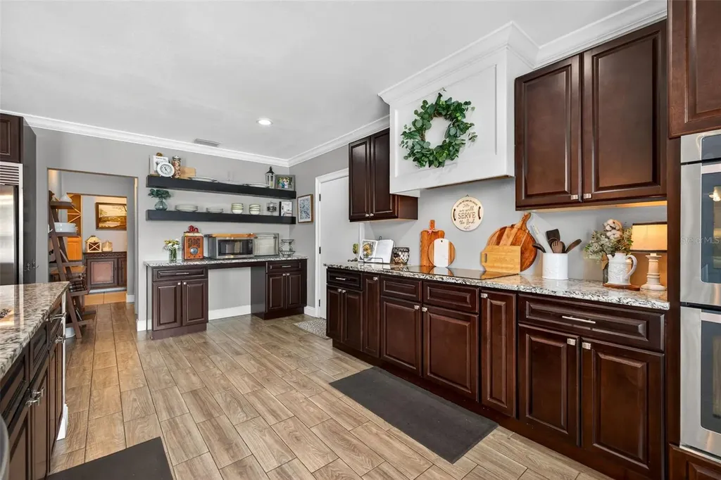712 S Oakwood Avenue Brandon FL 33511