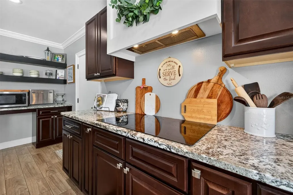 712 S Oakwood Avenue Brandon FL 33511