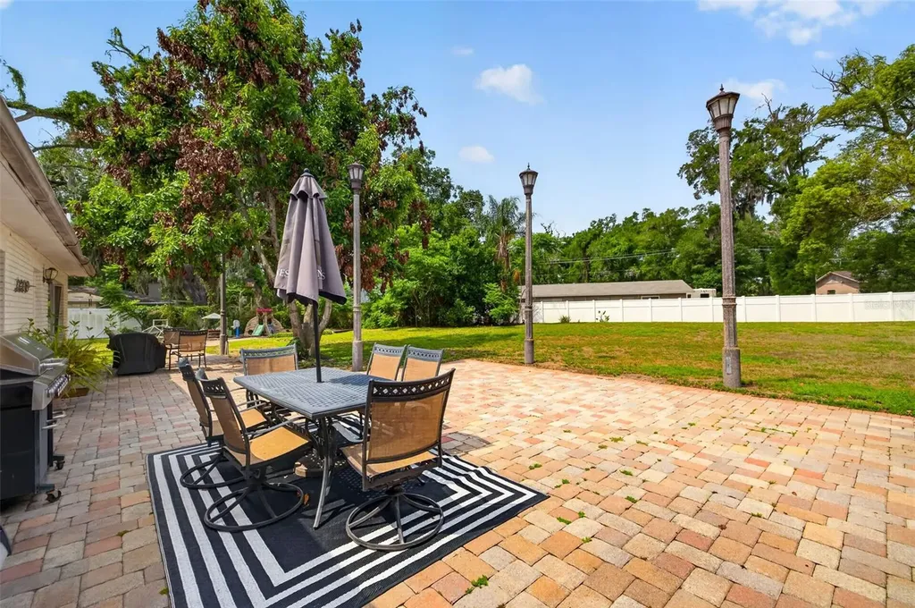 712 S Oakwood Avenue Brandon FL 33511
