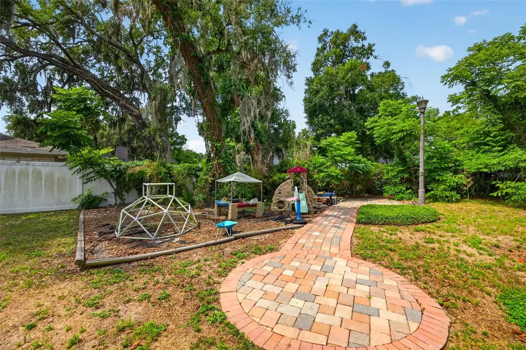 712 S Oakwood Avenue Brandon FL 33511