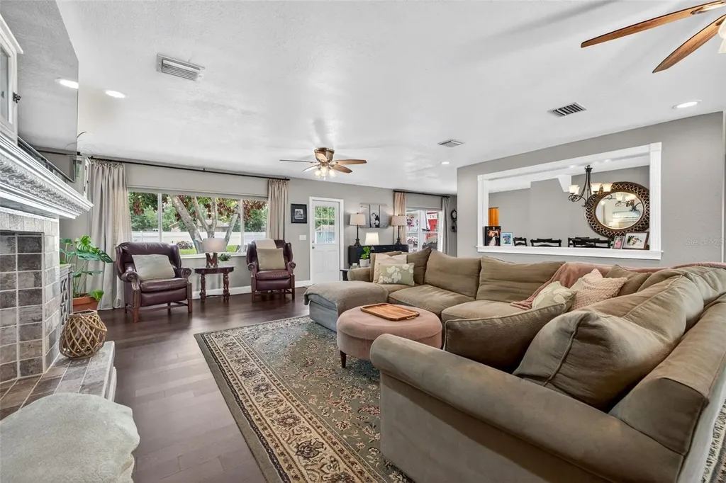 712 S Oakwood Avenue Brandon FL 33511