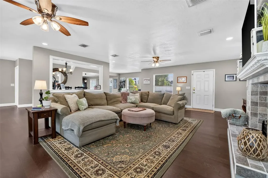 712 S Oakwood Avenue Brandon FL 33511