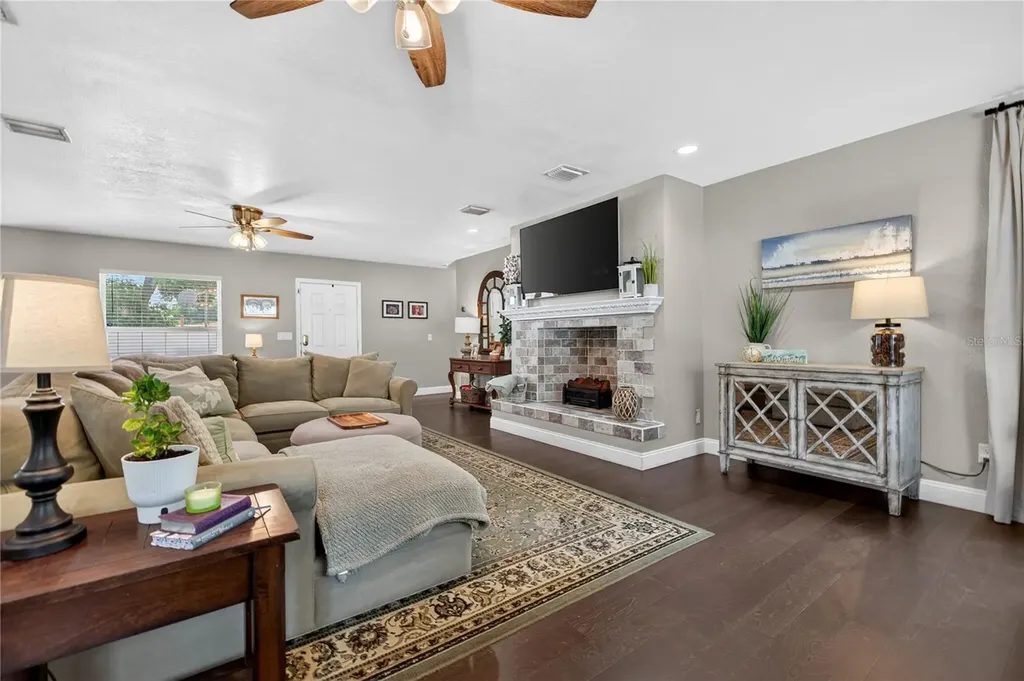 712 S Oakwood Avenue Brandon FL 33511