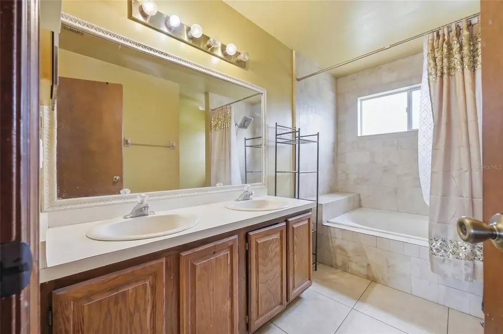 3027 Queensgate Road Orlando FL 32818