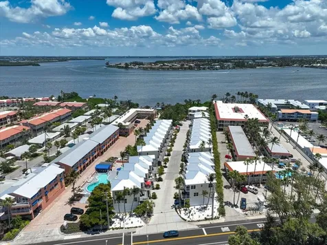 1423 Gulf Drive N Bradenton Beach FL 34217