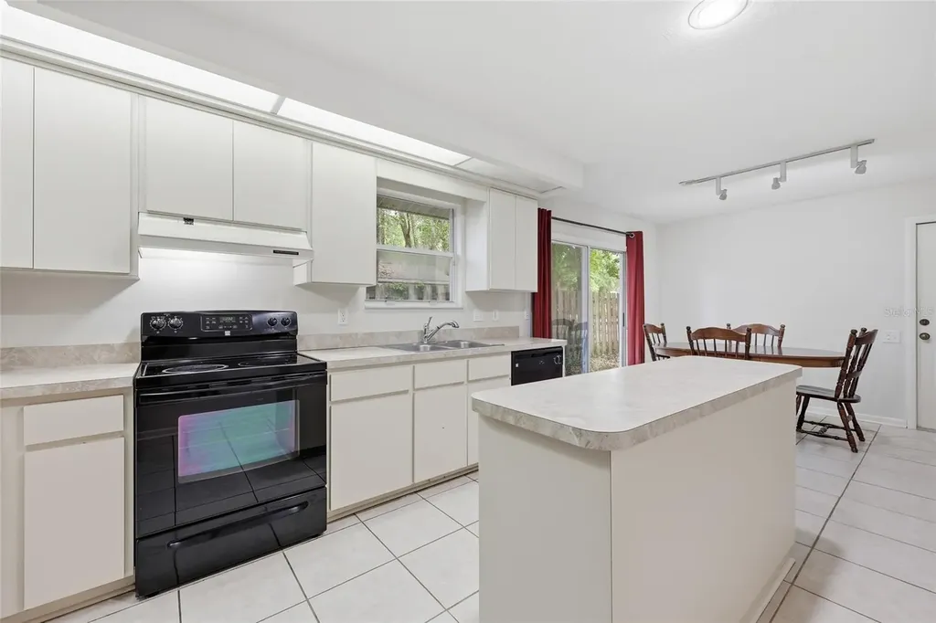 1736 NW 16th Place Gainesville FL 32605