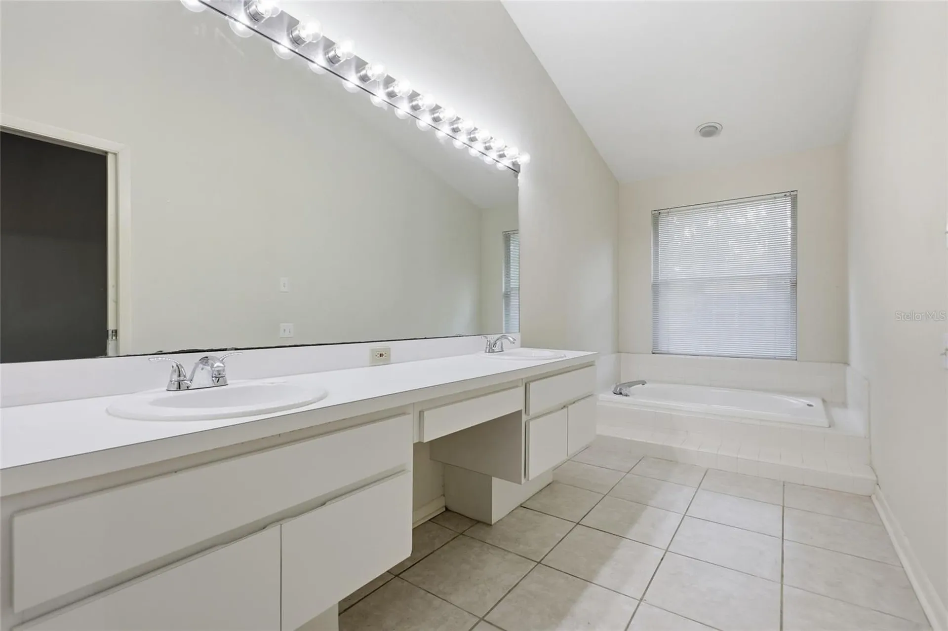 1736 NW 16th Place Gainesville FL 32605