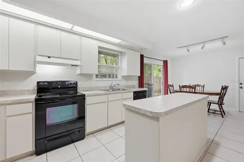 1736 NW 16th Place Gainesville FL 32605