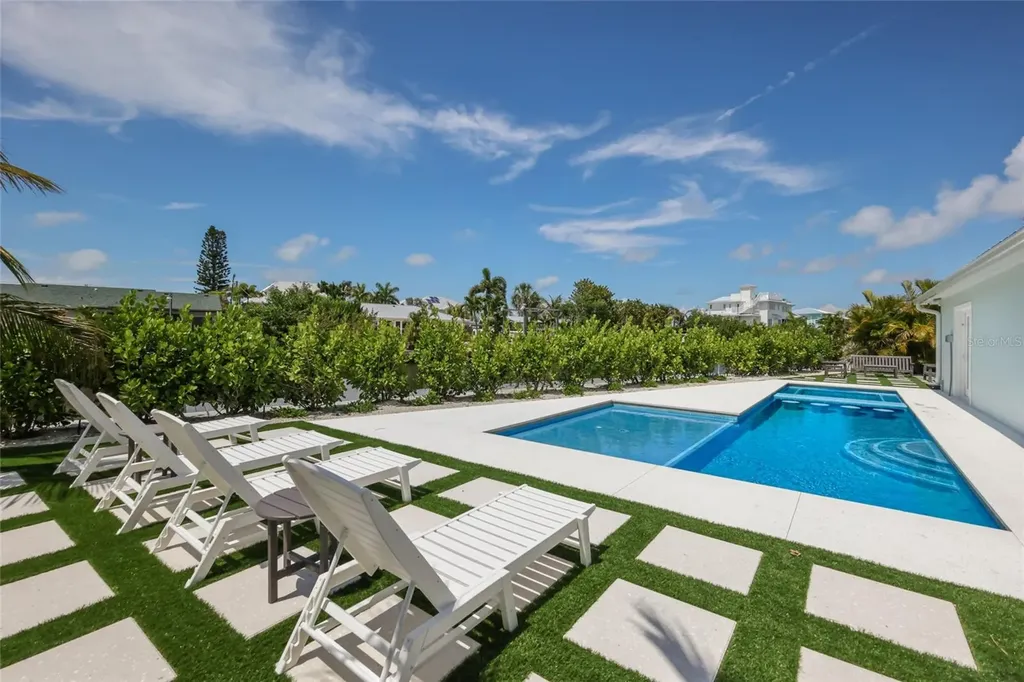 6401 Marina Drive Holmes Beach FL 34217