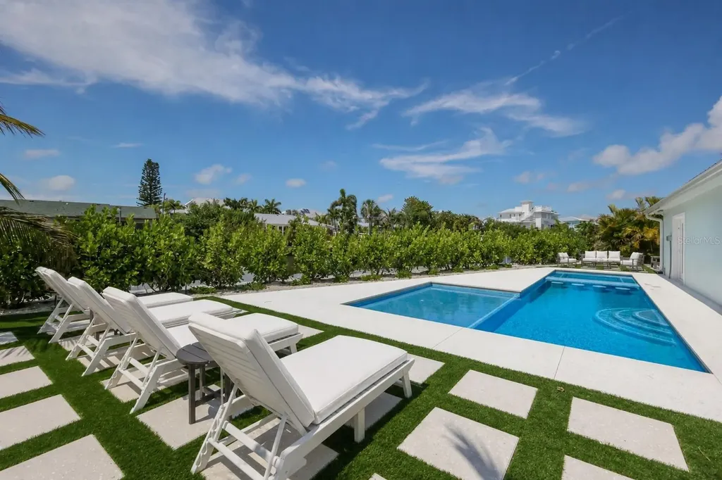 6401 Marina Drive Holmes Beach FL 34217