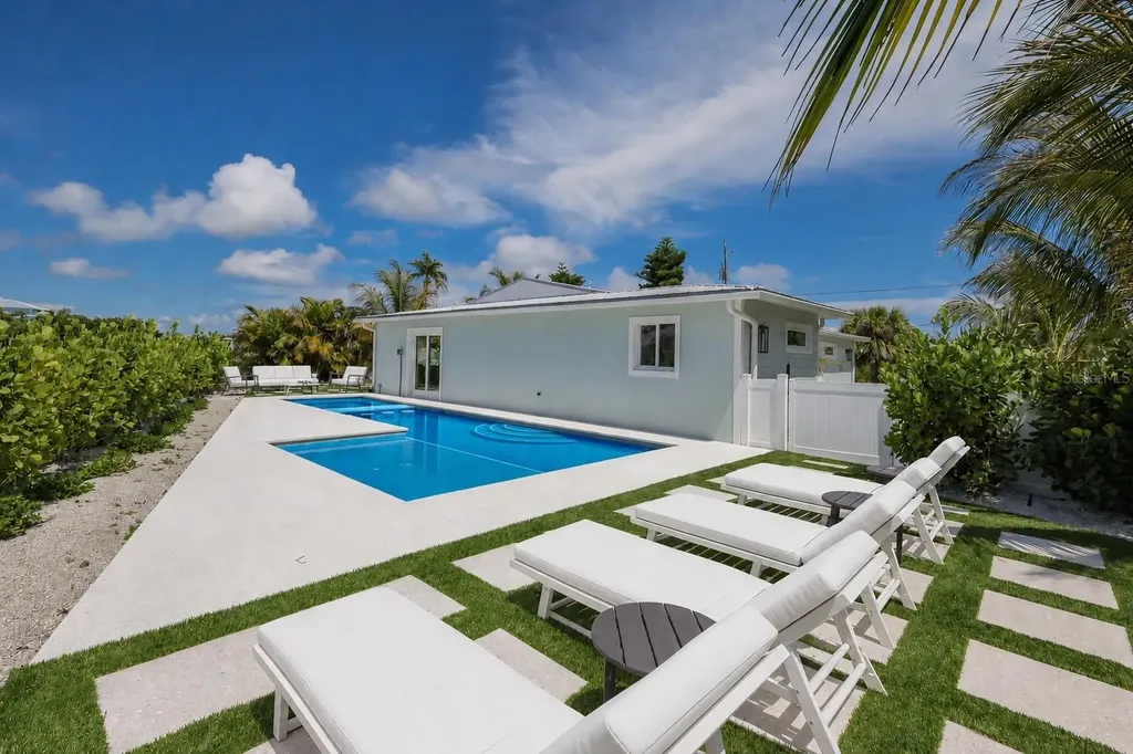 6401 Marina Drive Holmes Beach FL 34217