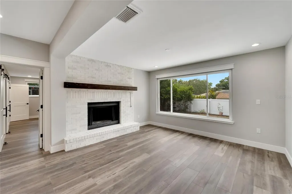 304 Orangewood Avenue Clearwater FL 33755