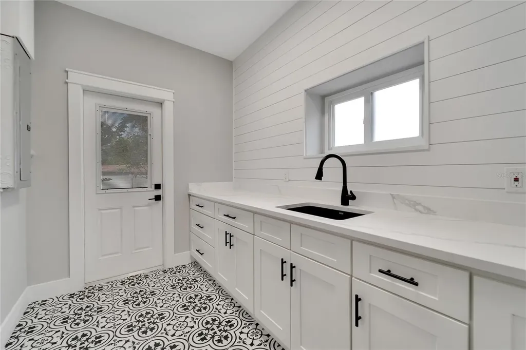 304 Orangewood Avenue Clearwater FL 33755